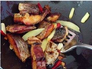 青椒白菜焖鱼的做法