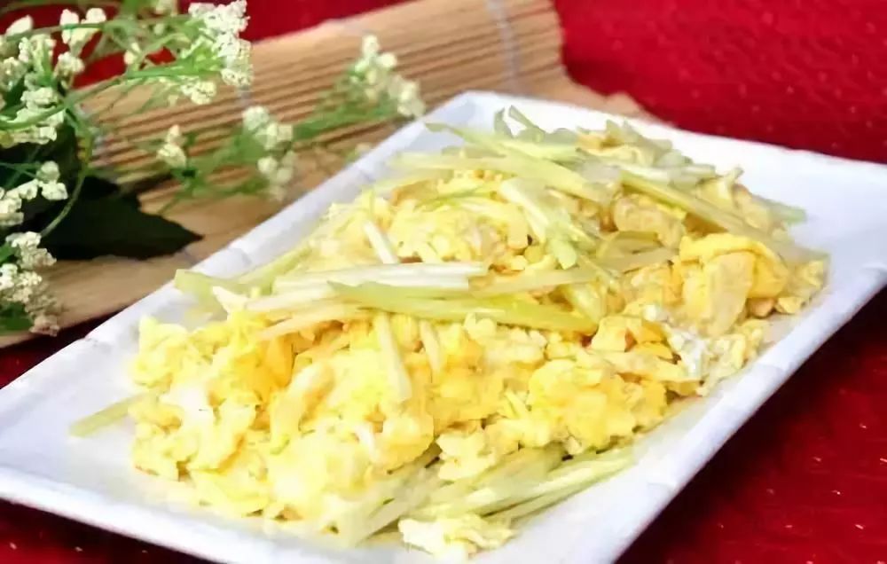 天津豆饼炒鸡蛋做法