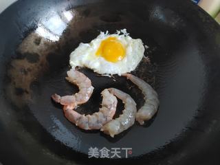 茴香虾仁煎鸡蛋的做法