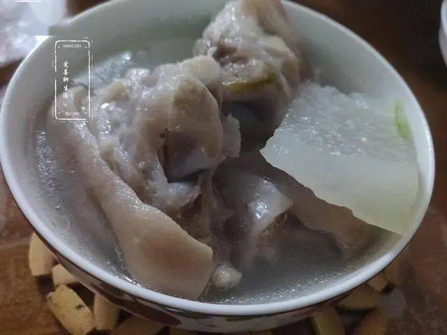 炖冬瓜猪脚汤的做法