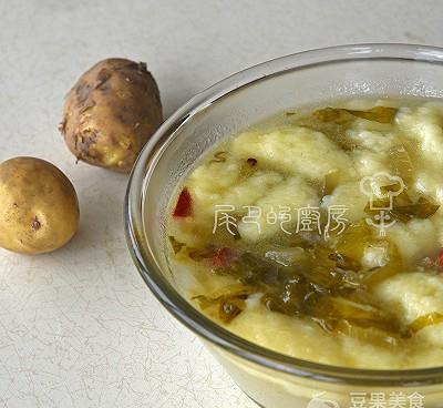 酸菜米豆腐土豆汤的做法