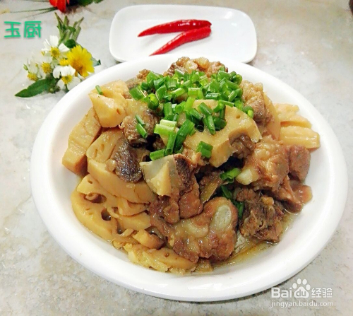 排骨莲藕焖花生米的做法