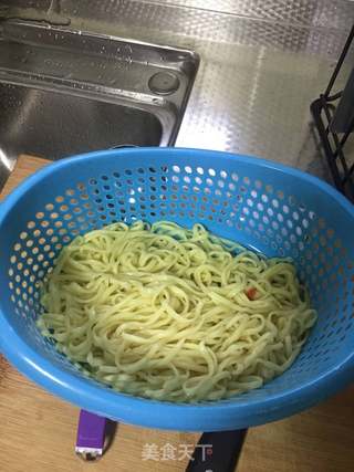鸡蛋老干妈拌面做法