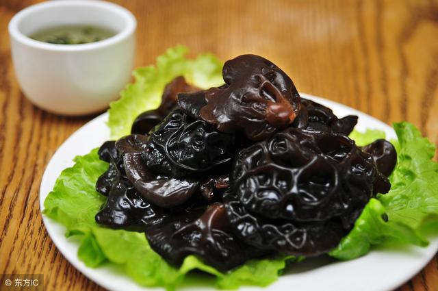 生鱼煲黑木耳的做法