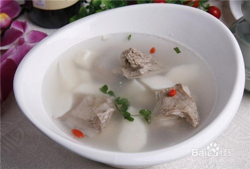 排骨雪莲煲汤的做法