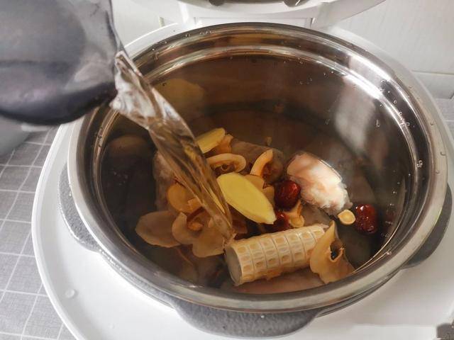 术后喝猪蹄汤的做法