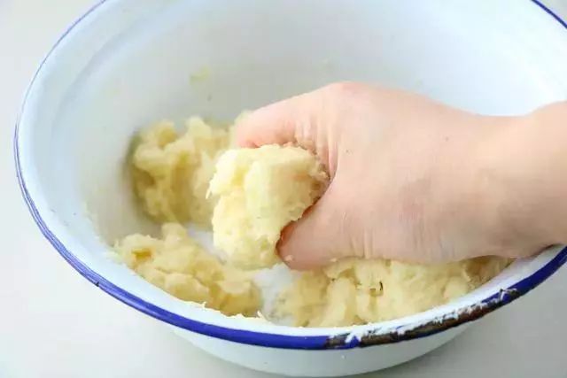 马铃薯加鱼泥的做法