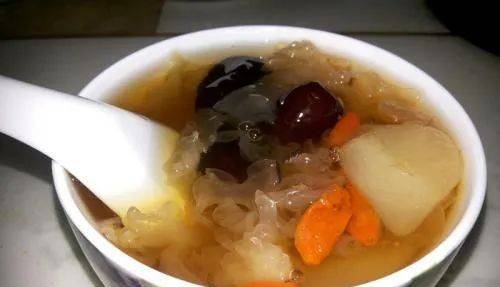 山药银耳雪梨汤的做法