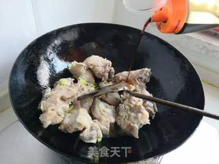 椒盐排骨炖玉米的做法
