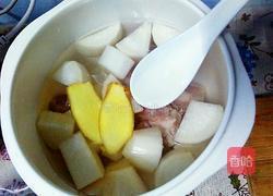 排骨萝卜肉丸煲汤的做法