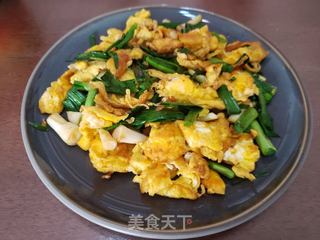 蒜苗鸡蛋焖鸭蛋的做法