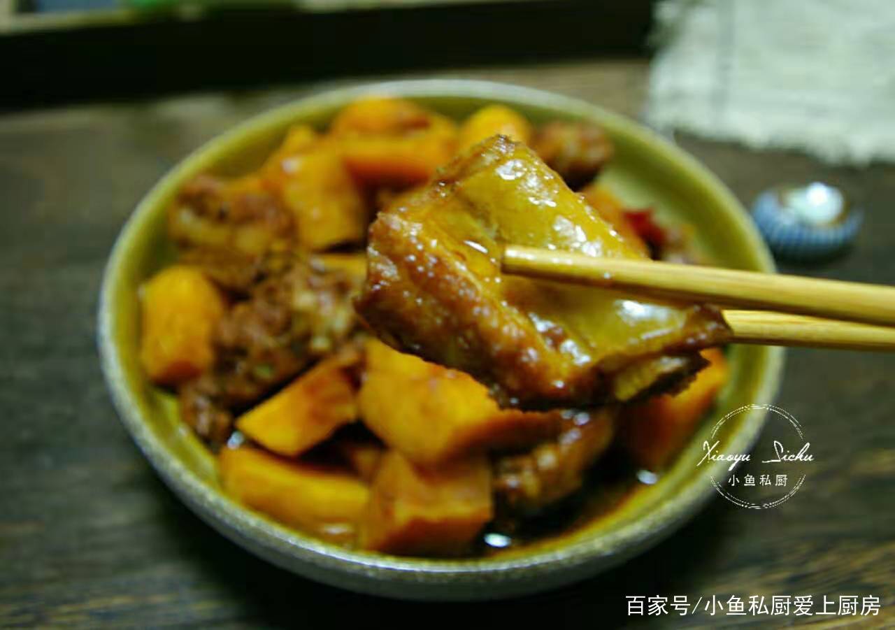 红薯配排骨的做法