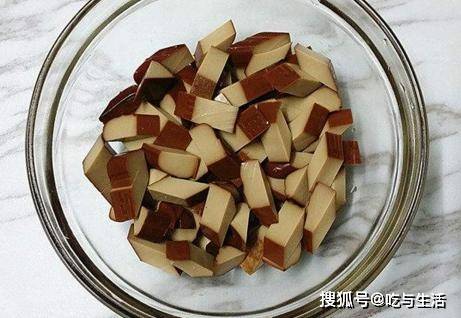 干炸鸡蛋干的做法