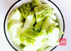 胡萝卜苦瓜鸡丁汤的做法