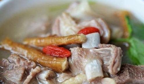 当归羊排骨汤的做法