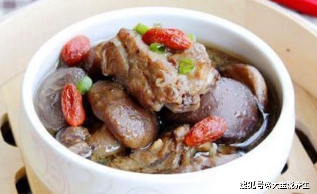 排骨酱炒肉粉的做法