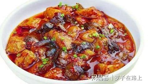 焖排骨红鱼干茄子的做法
