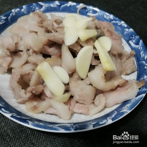 白辣椒炒排骨肉的做法