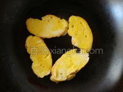面包片鸡蛋草莓的做法