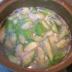 丝瓜木耳肉丸汤的做法