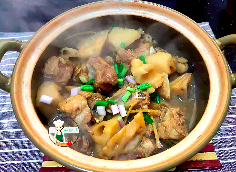 莲藕煲焖排骨汤的做法