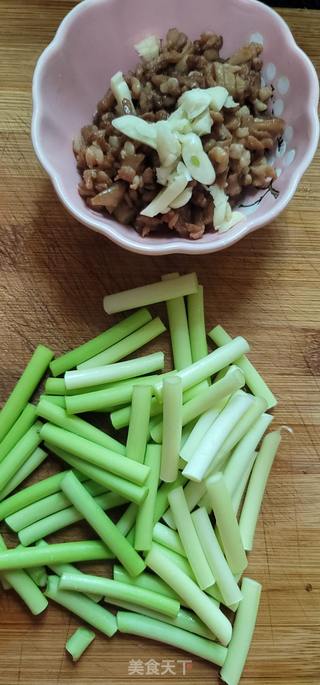 炒蒜苗豆腐炒粉条的做法