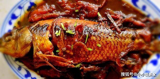 膳鱼烧肉的做法