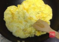 豆腐煎虾皮鸡蛋的做法