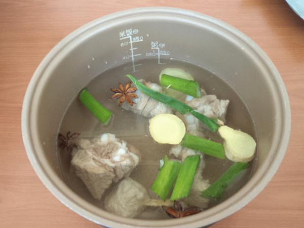 排骨春笋汤的高压锅做法
