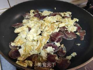 鸡蛋炒玉米肠做法
