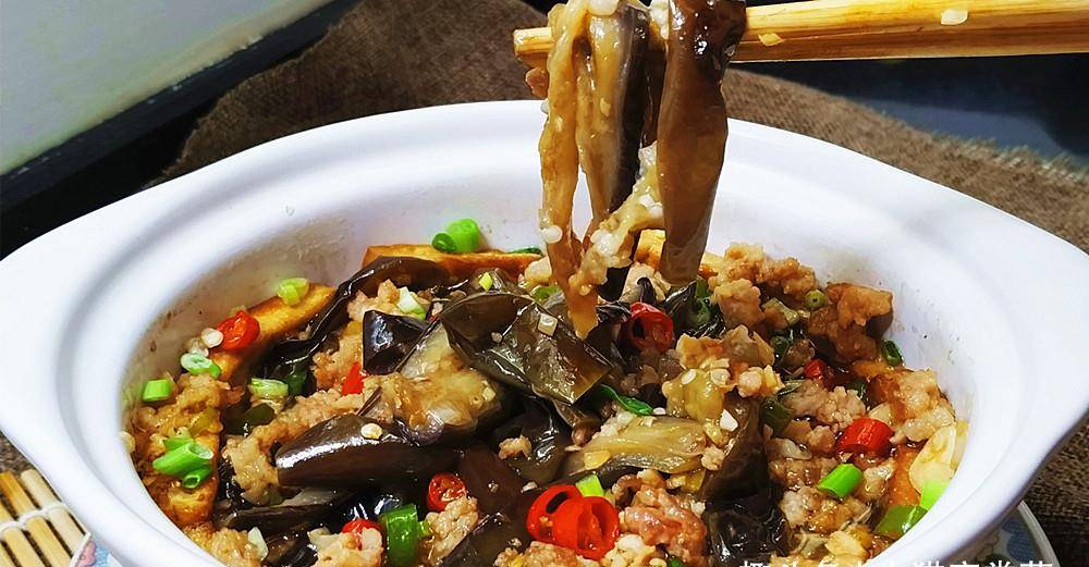 香辣茄子豆腐煲的做法