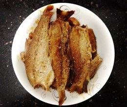 手抓饼罐头鱼的做法