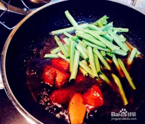 芸豆炖排骨放西红柿的做法