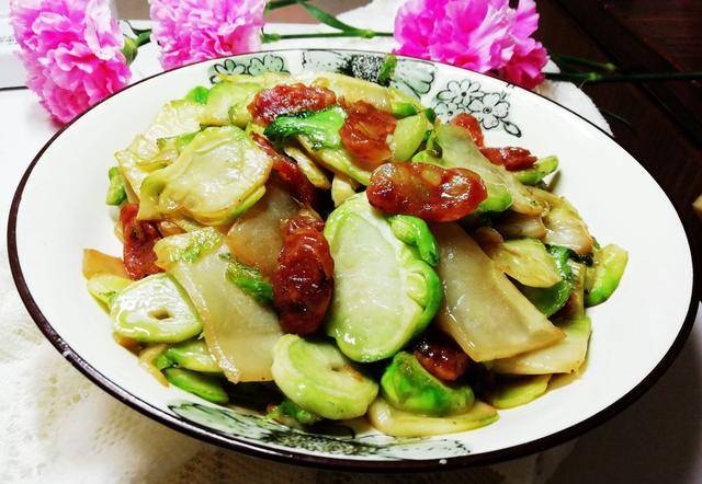 腊肠丝瓜炒鸡蛋做法