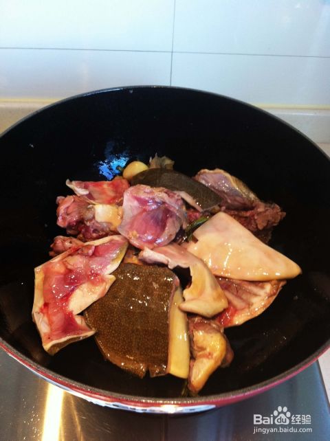 甲鱼排骨炖鸽子的做法
