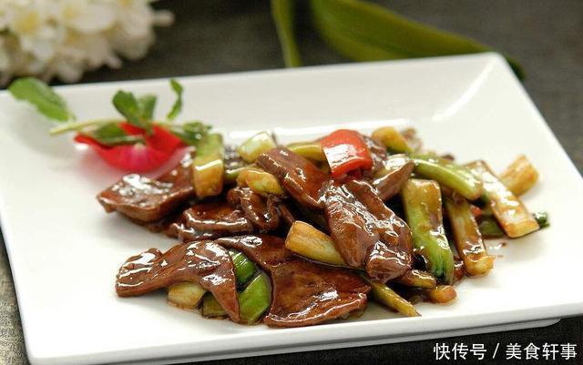 川味腊肠蒸排骨的做法