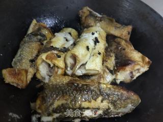 铁锅炖龙胆鱼的做法
