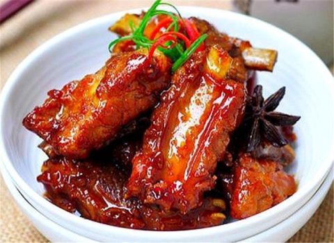 小药丸煮排骨的做法