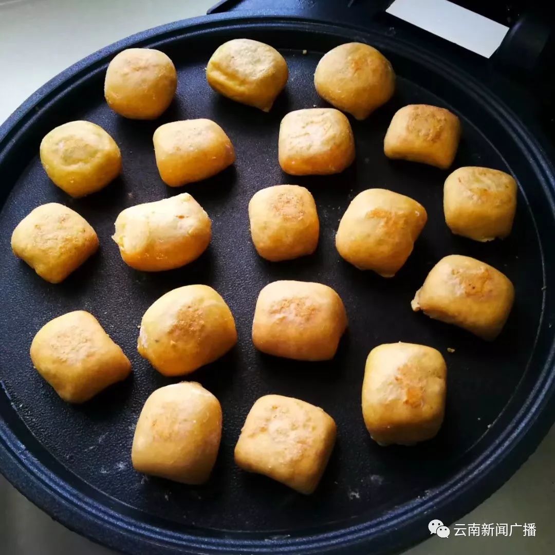 建水小豆腐油炸的做法