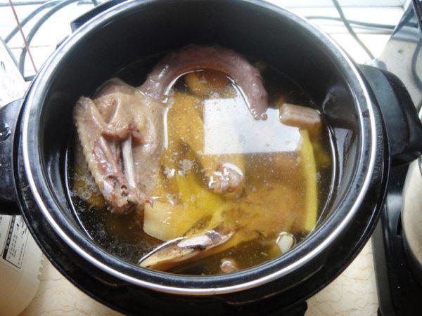 香港鸭子煲汤的做法