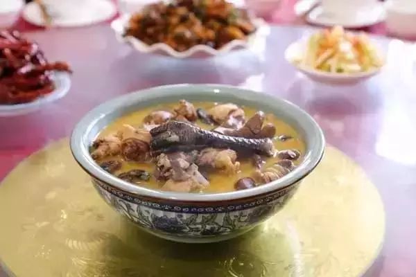 整只鸡蒸汤的做法