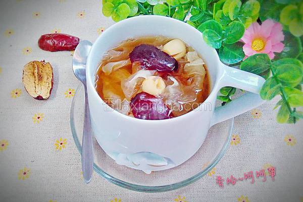 羊肉莲子汤的做法