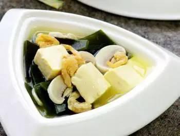 卤排骨煮豆腐汤的做法