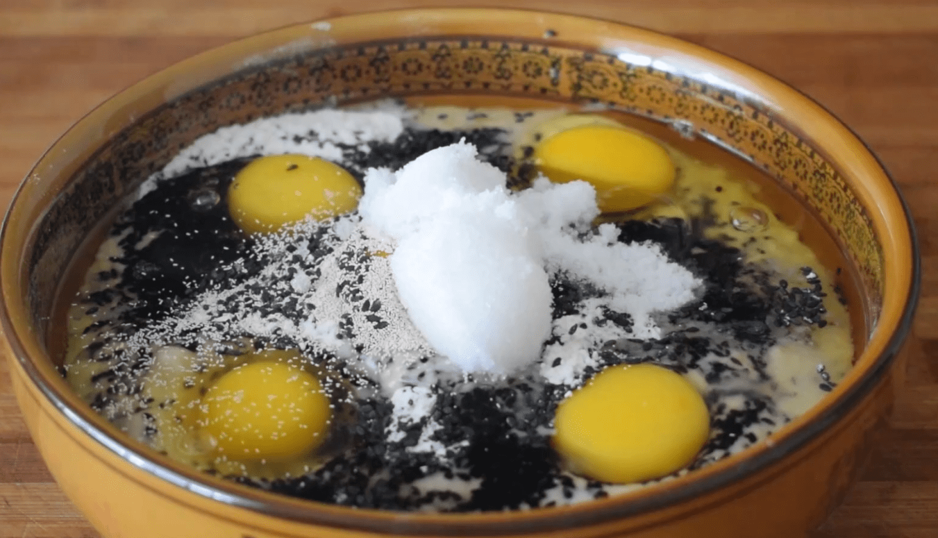 芝麻鸡蛋面食的做法