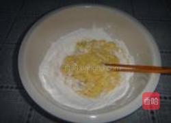 蜂蜜白糖鸡蛋面粉的做法