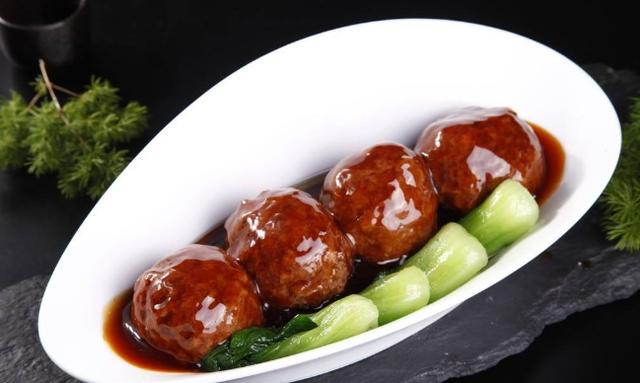 鱼豆腐烧圆子的做法