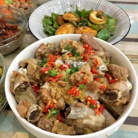 荔浦芋头喂排骨的做法