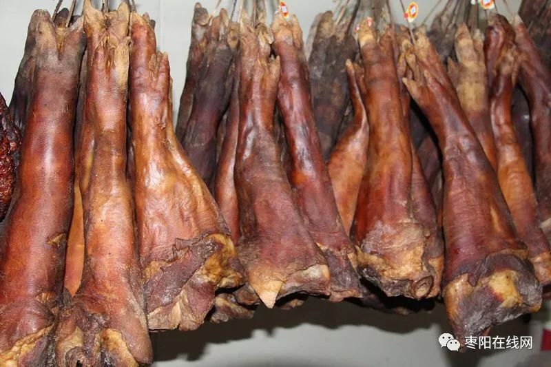 香肠排骨猪蹄腊肉的做法