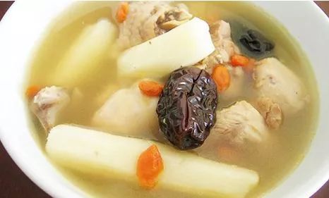 菱角鸭肉煲汤的做法