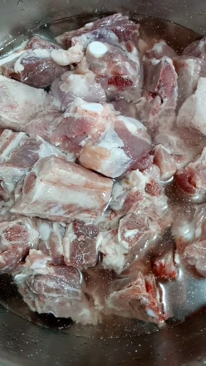 不放蒜的排骨做法视频